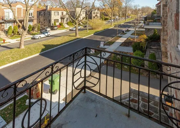 Free Parking, Beautiful 4 1/2- 2 Bedroom Apartment