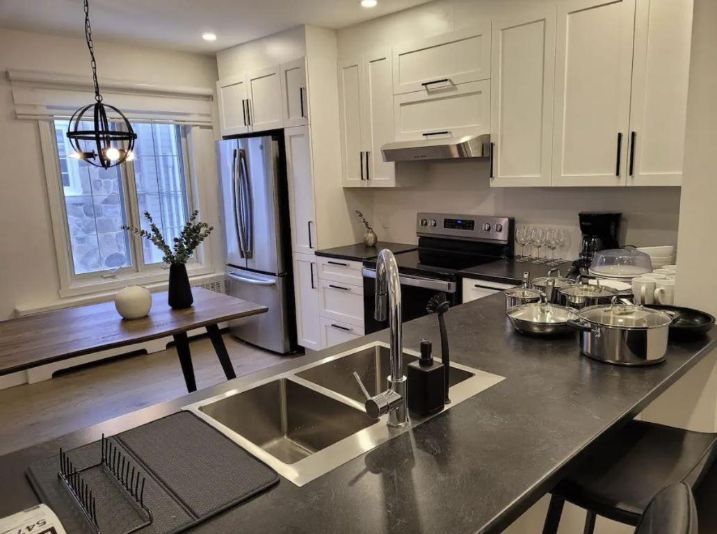 Apartment Free Parking, Beautiful 4 1/2- 2 Bedroom