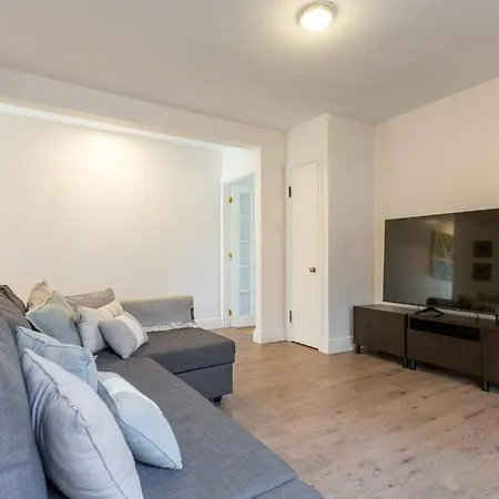 Free Parking, Beautiful 4 1/2- 2 Bedroom Apartment Montreal Exterior photo